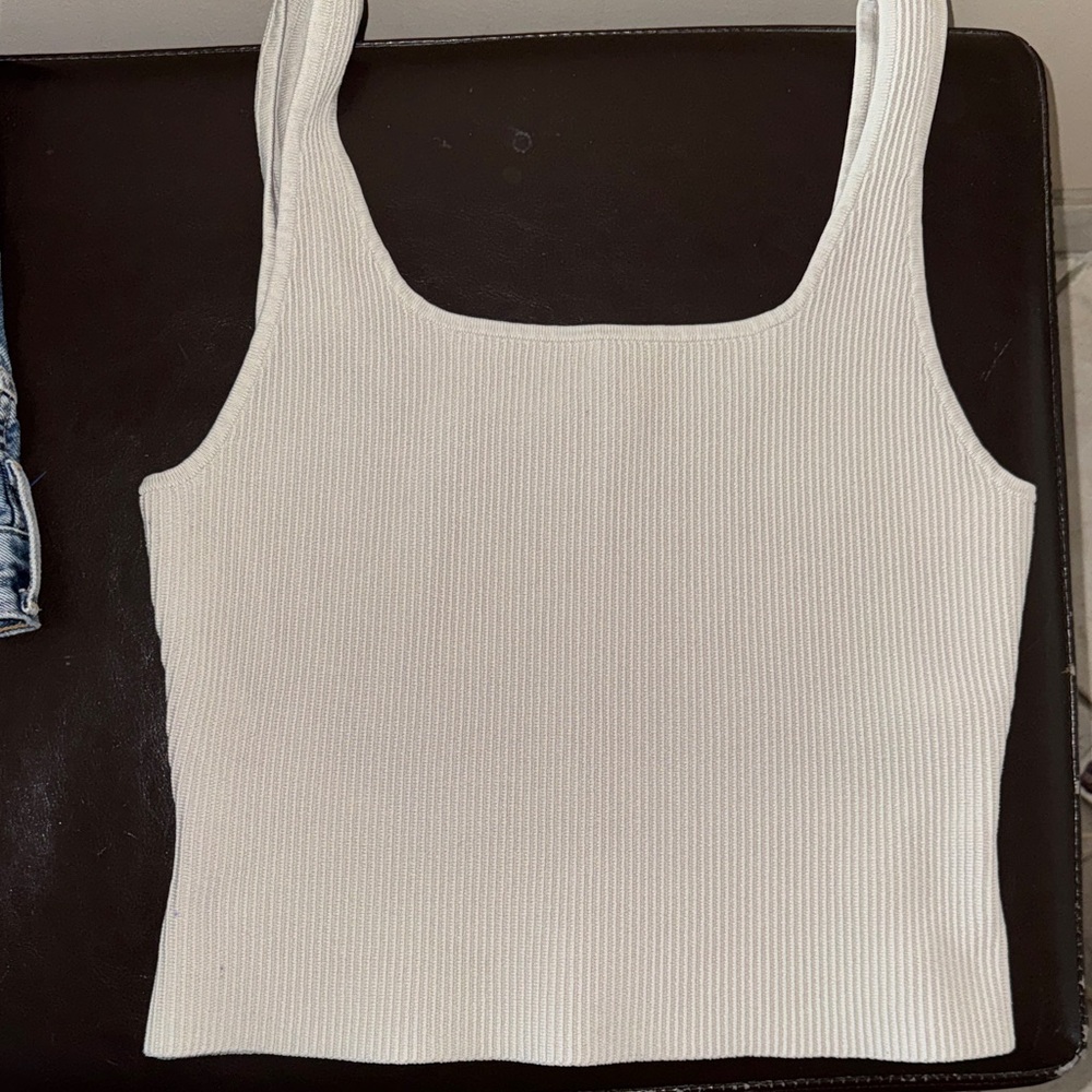 Aritzia Babaton L square neckline tank top